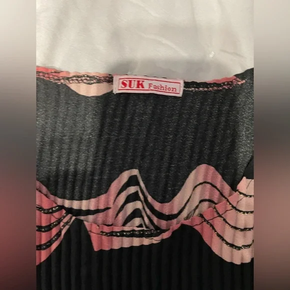 Pink and black Suk fashion blouse size Medium - Picture 2 of 3